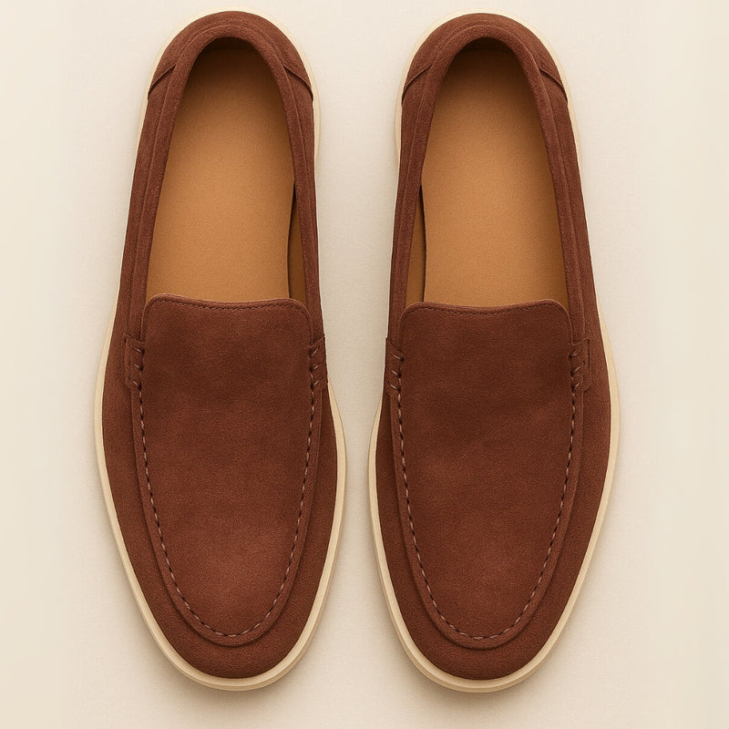 Mocassim de Camurça: Estilo e Conforto  em Cada Passo