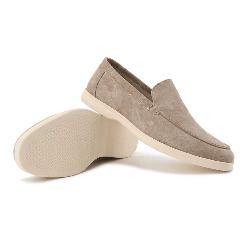 Mocassim de Camurça: Estilo e Conforto  em Cada Passo