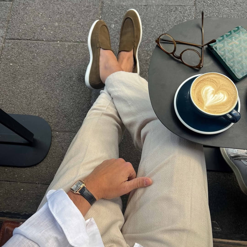 Mocassim de Camurça: Estilo e Conforto  em Cada Passo